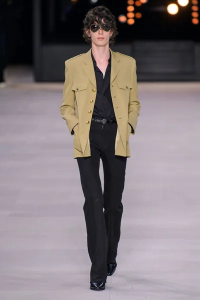 Look 13